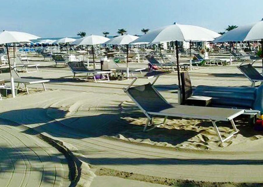 Riccione: Umbrella and Loungers at Baia degli Angeli Beach - Booking and Location Details for a Stress-Free Start