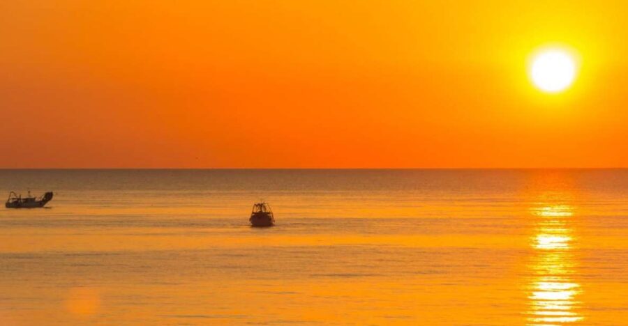 Rimini: Beach umbrella, drink and Jacuzzi at 26 TikiBeach - What Makes 26 TikiBeach Special?