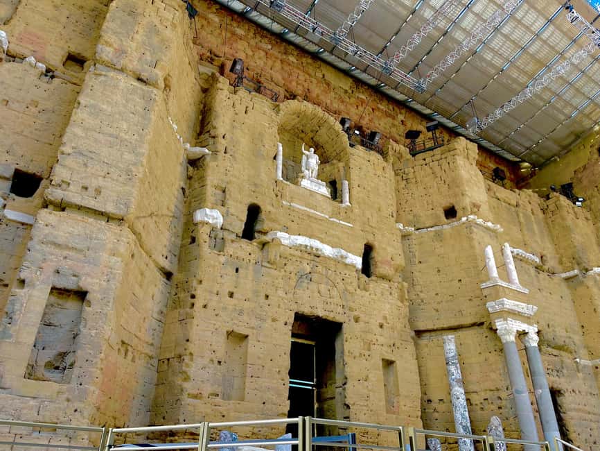 Romans and Wine - The Architectural Wonder of the Pont du Gard Aqueduct