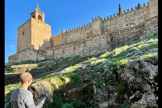 Romantic Antequera: A Self-Guided Audio Tour - Walking Up to the Alcazaba and the Arco de los Gigantes