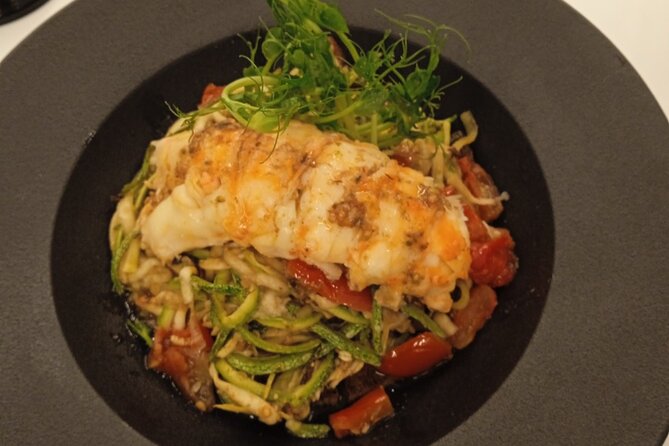 Romantic Deluxe Lunch or Dinner in Oia with VIP Private Transportation - Creating a Romantic Atmosphere with Rose Petals and Views