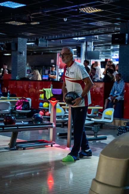 Rome: Bowling Experience with Food Tasting and Arcade Games - The Location: Starting at Bowling Brunswick in Rome