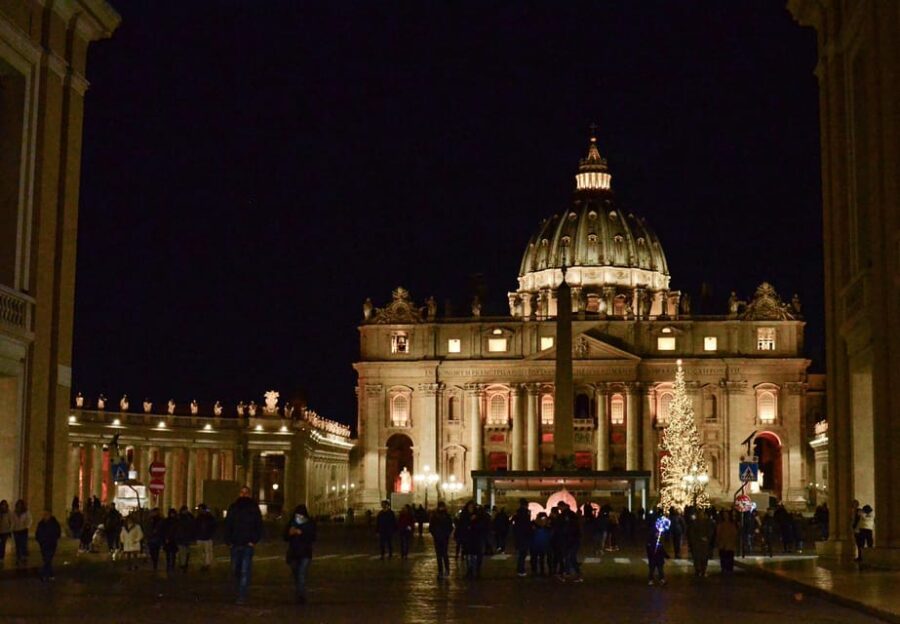 Rome: Christmas Lights Walking Tour - Exploring Rome’s Festively Decorated Historic Streets