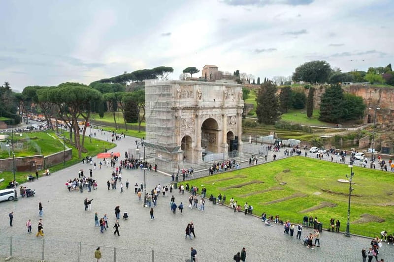 Rome: Colosseum Roman Forum and Palatine Hill Tour - Skip the Lines with Priority Entrance