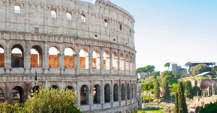 Rome: Colosseum, Roman Forum & Palatine Hill Tour - Exploring the Colosseum with a Guided Walk