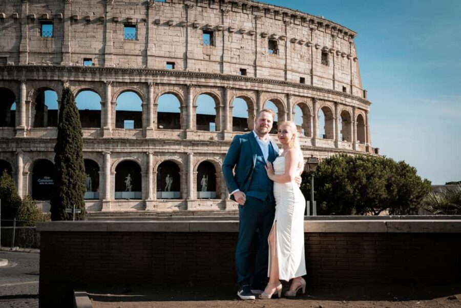 Rome: Custom Photoshoot Outside the Colosseum - Starting Point at Caffè Roma in Piazza del Colosseo