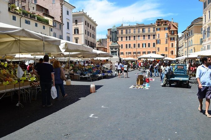 Rome Food and Wine Tour among Trevi Fountain, Pantheon and Campo De' Fiori - Exploring the Bustling Campo de Fiori Market