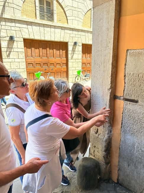 Rome: Fun Treasure Hunt with Prizes around the City Center - Visiting Rome’s Iconic Squares and Fountains