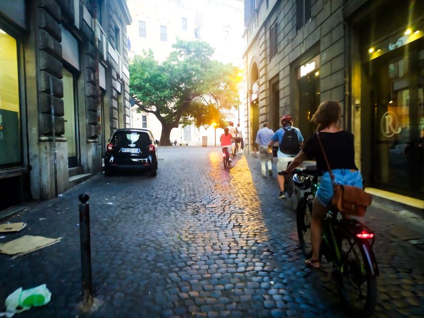 Rome :guided night e-bike tour with typical ice-cream - Crossing the Tiber River into Trastevere