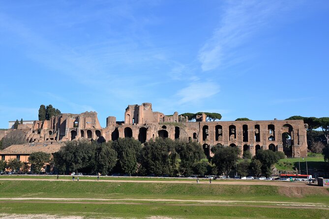 Rome In Style Chauffeured Tour: Colosseum, Main Landmarks & Lunch - The Convenience of Private Transport and Guided Commentary