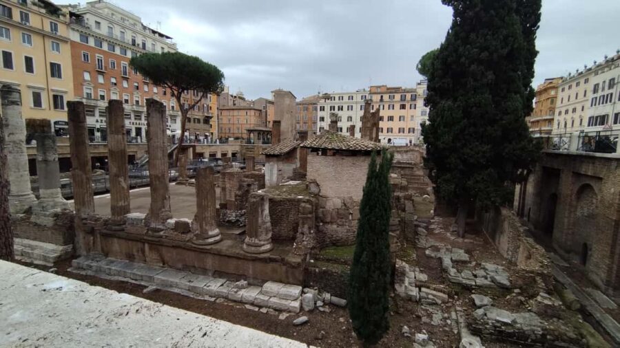 Rome: Largo di Torre Argentina and ancient Rome between Julius Caesar and the 1900s - Walking Along Via delle Botteghe Oscure and the 20th-Century Redevelopment