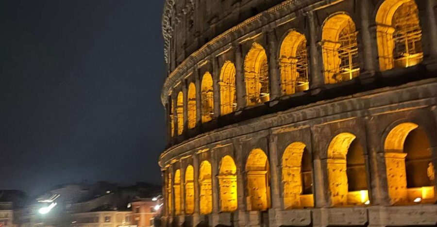 Rome: Nighttime Tour Outside the Colosseum with Local Guide - The Tour Starts at the Vittorio Emanuele II Monument