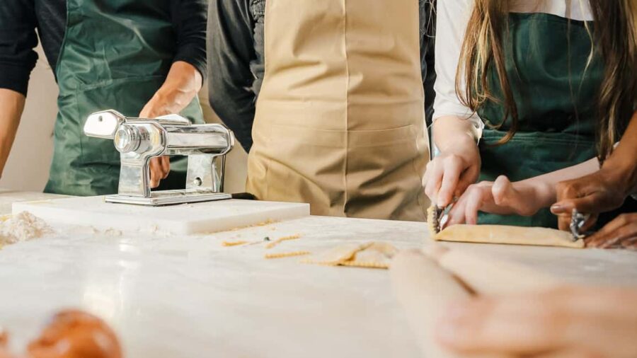 Rome: Pasta and Tiramisu Cooking Class with Prosecco - Starting in Rome: The Meeting & Welcome Drink