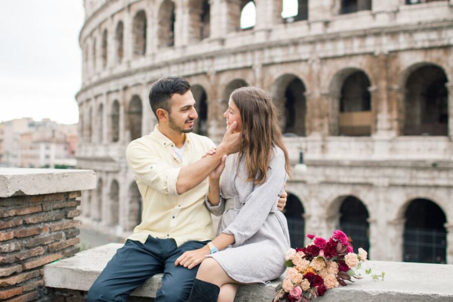 Rome: Personalized Photoshoot outside the Colosseum - Capturing Iconic Photos in Front of the Colosseum