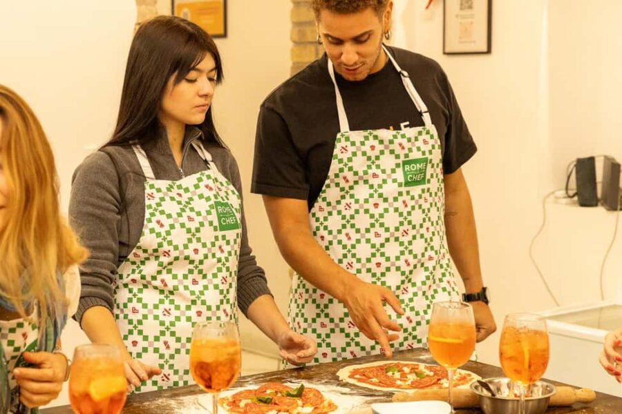 Rome: Pizza Making Cooking Class With Spritz Cocktails - Social Atmosphere Near the Colosseum