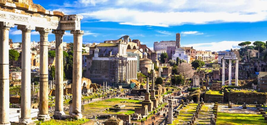 Rome: Roman Forum and Colosseum Arena Exclusive Tour - Visiting the Colosseum: Construction and Gladiator Fights