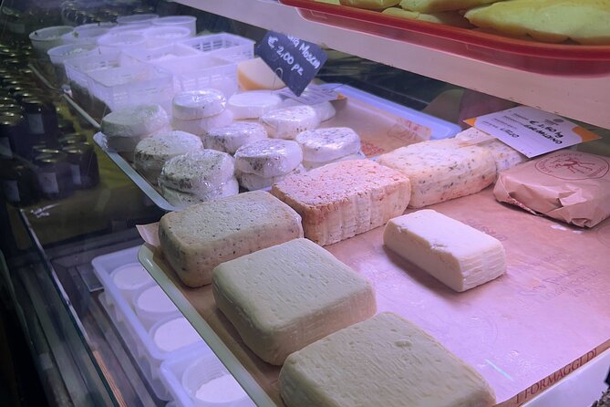 Rome: Street Food Electric Bike Tour with Market Experience - Trevi Fountain, the Jewish Ghetto, and Market Exploration