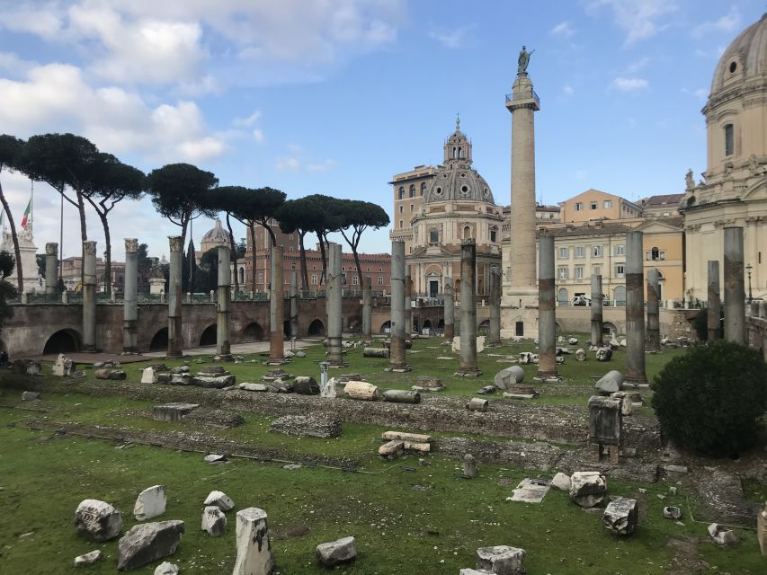 Rome: Trajan Markets Experience with Multimedia Video - Visiting the Trajan Markets and the Forum Complex