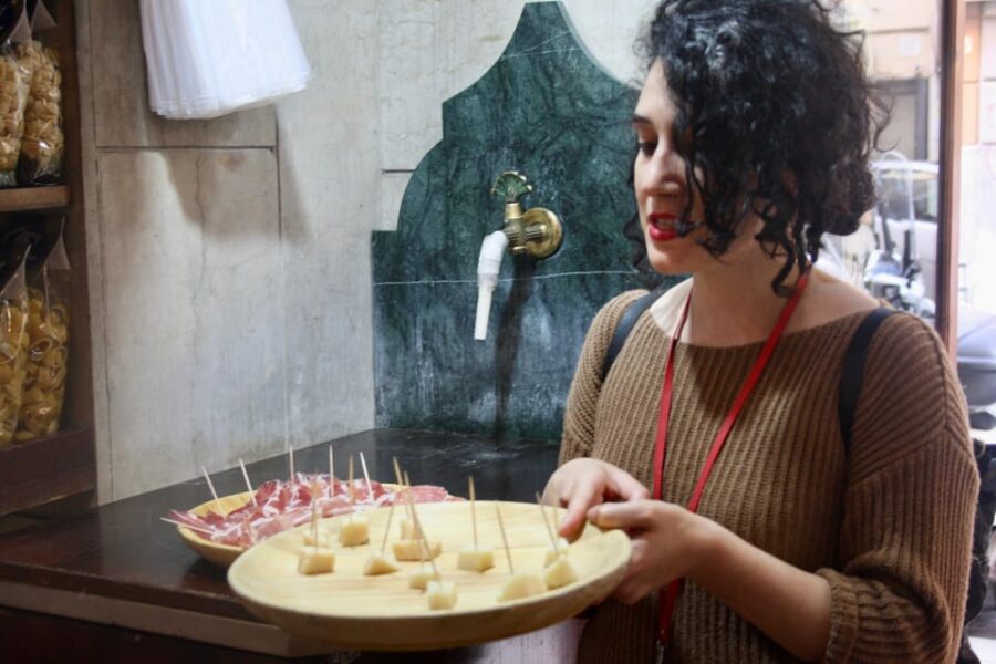 Rome: Trastevere Quarter Street Food Tour with Sightseeing - Exploring the Iconic Landmarks of Trastevere