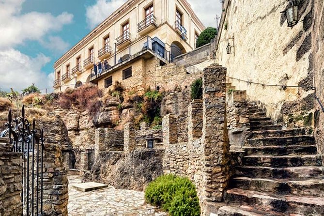 Ronda and white village of Setenil Private tours from Granada up to 8 persons - Ronda’s Iconic El Tajo Gorge and Puente Nuevo