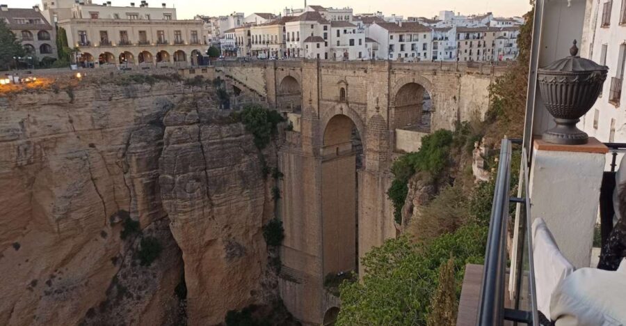 Ronda: Guided Walking Tour with English or Spanish Guide - Discover Ronda’s Most Famous Sights with a Local Guide