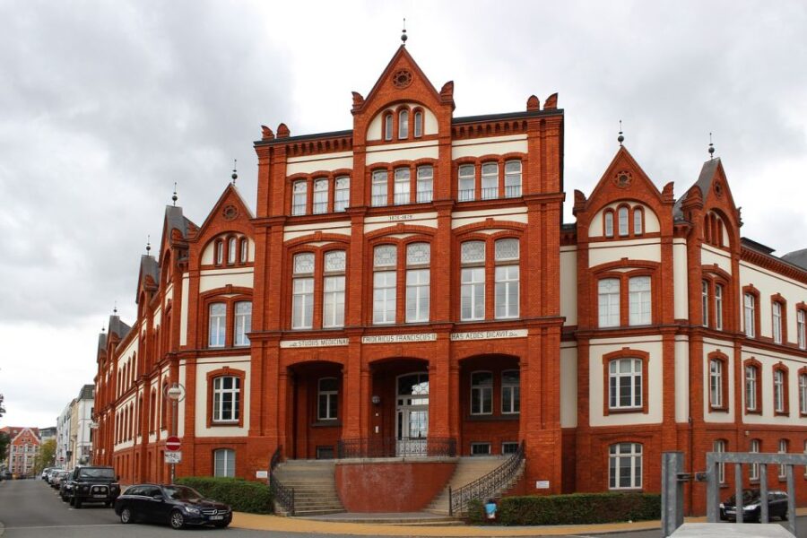 Rostock: Express Walk with a Local in 60 minutes - Meeting Point at Rostock’s Port in Front of the Alter Werftkran