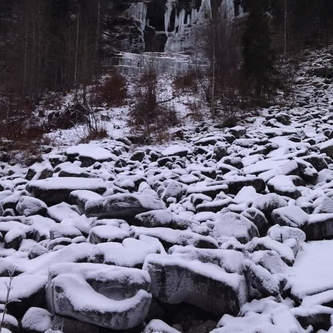 Rovaniemi: Korouoma Glacier Canyon Hike with BBQ - Guide Expertise and Convenience