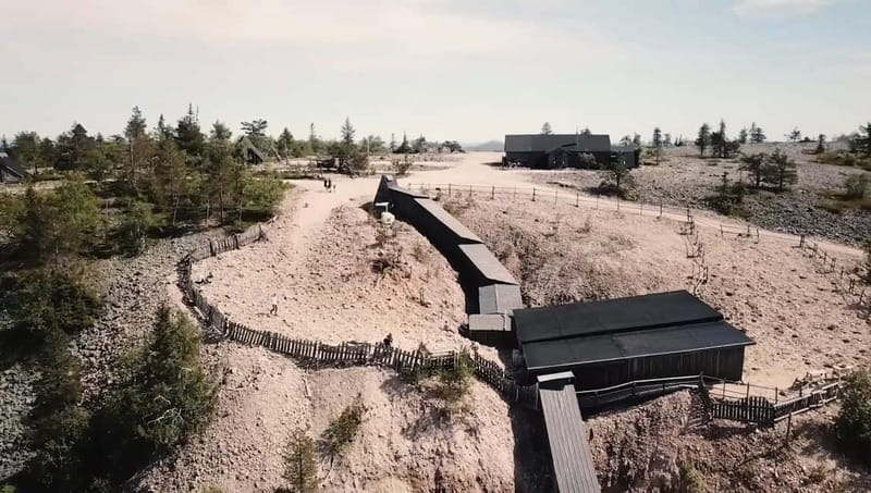 Rovaniemi: Lampivaara Amethyst Mine Tour with Transport - Arrival at Lampivaara Hill and the Wooden Cabin Gathering