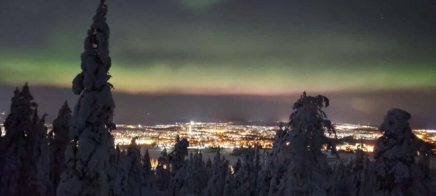 Rovaniemi: Northern Lights Hunt with Local Guides - Rovaniemi: A Small-Group Northern Lights Experience