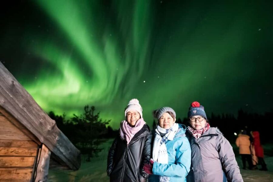 Rovaniemi: Northern Lights Tour with BBQ & Glögi - Scenic Stops at a Private Lake for Aurora Viewing