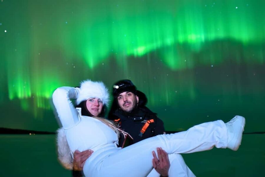Rovaniemi: Private Northern Lights Tour VIP Van - From Monitoring to the Perfect Spot