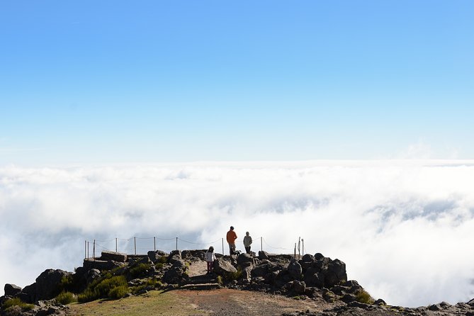 Safari 4x4 Pico Arieiro Santana in Small Group "FlowerEAST" - Discovering the Traditional Houses of Santana