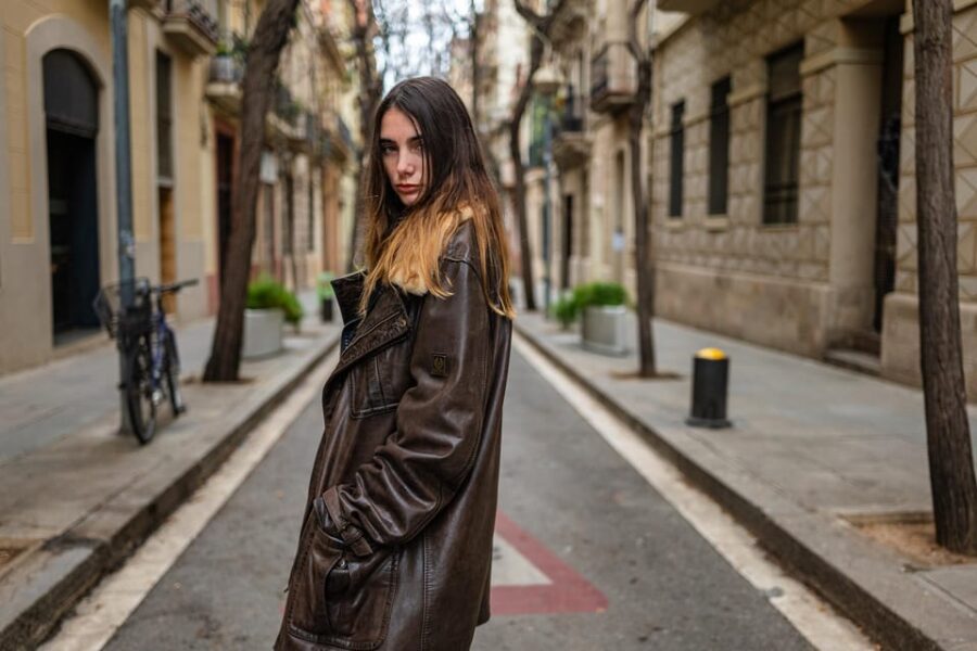 Sagrada Familia cinematic photoshoot - Starting at Plaça Sagrada Família for an Easy Meet-Up