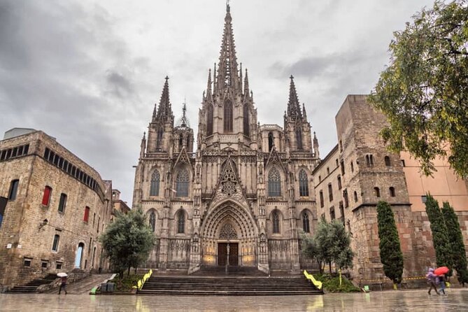 Sagrada Familia & Gothic Quarter Private Tour - Skip-the-Line Access to Sagrada Familia