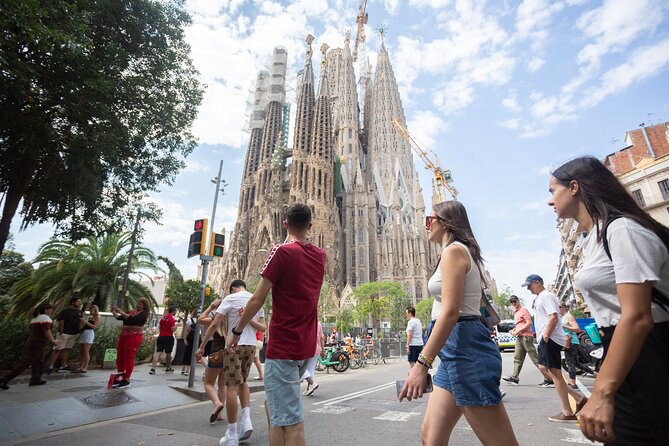 Sagrada Familia Guided Tour with Skip the Line Ticket - Inside the Basilica: Light, Color, and Architectural Wonder