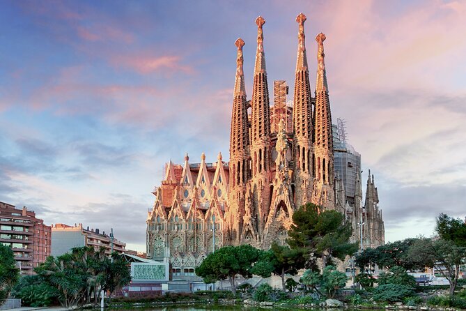 Sagrada Familia Guided Tour with Skip the Line Tickets - Exploring the Interior: Columns, Ceilings, and Light Play
