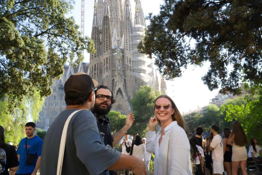 Sagrada Família & More: Barcelona Tour + Candy Tasting - Exploring the Neighborhood around Sagrada Família
