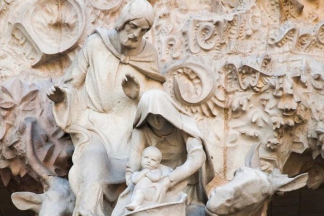 Sagrada Familia Private Tour with Expert Guide - The Best Time to Visit: An Evening Experience