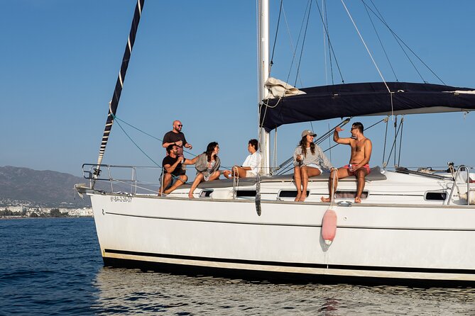 Sailing Adventure: Sailing, Dolphins and Relaxation with Drinks - Guided Navigation by Experienced Crew