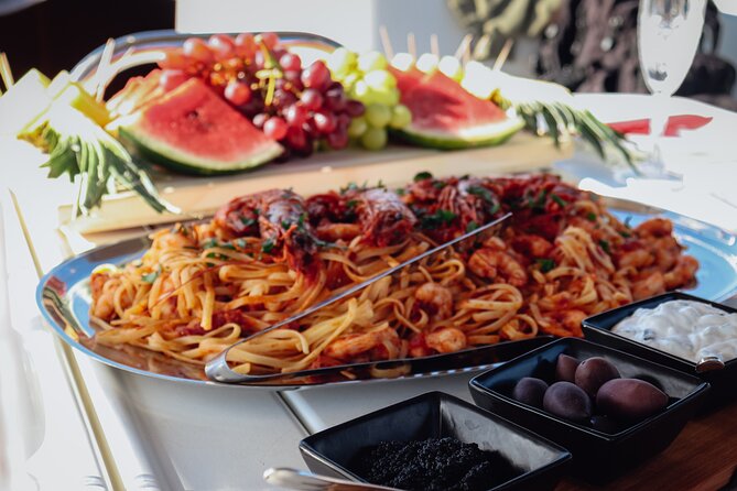 Sailing Cruise to Dia Island with Meal and Water Activities - The Historical Significance of the Fortress Near Dia