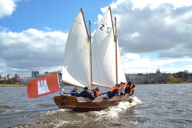 Sailing trip on the Hamburg Outer Alster - Highlights of the Classic Wooden Sailboat