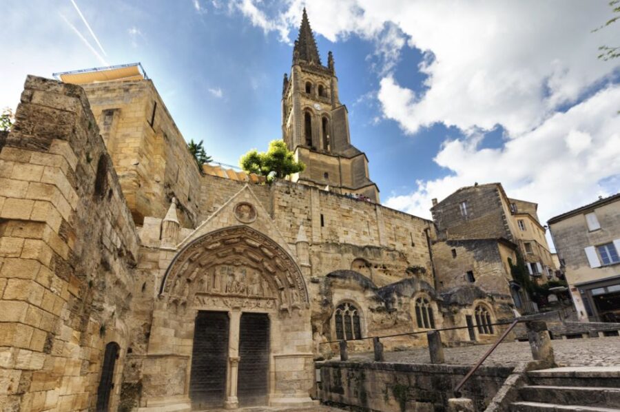 Saint-Émilion: Private Walking Tour & Magnificent Views - Visiting the Monolithic Church from the Outside