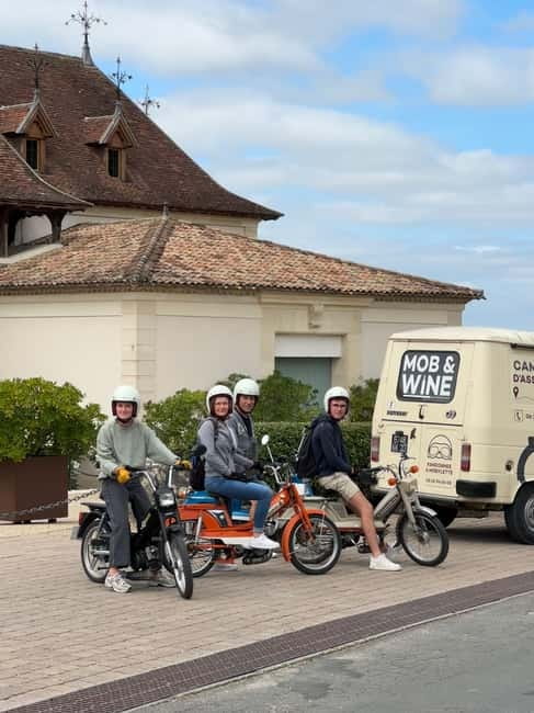 Saint-Emilion: Vintage moped rides and tours - Starting Point at Chateau Vieux Clos
