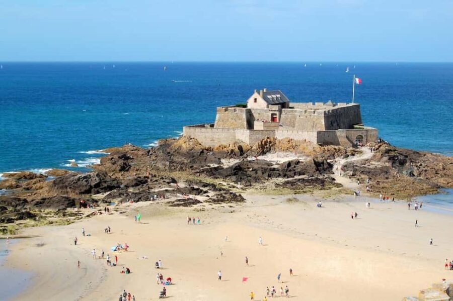 Saint-Malo: Breathtaking landscapes and History Walking Tour - Starting Point and Meeting Logistics in Saint-Malo