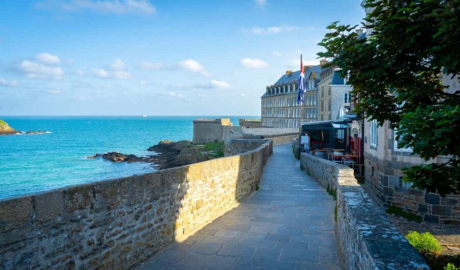 Saint-Malo Walking Tour - The Walled City in 2 Hours - Discovering Saint-Malo’s Landmark Seaside Castle