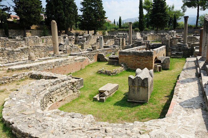 Salona & Amphitheater - Private guided tour - Admission incl. - Salona’s Ruins and Ancient Structures