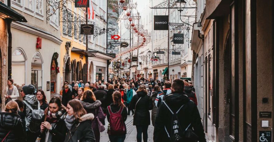 Salzburg: Express Walk with a Local in 60 minutes - From the Old Town to the Modern Charm