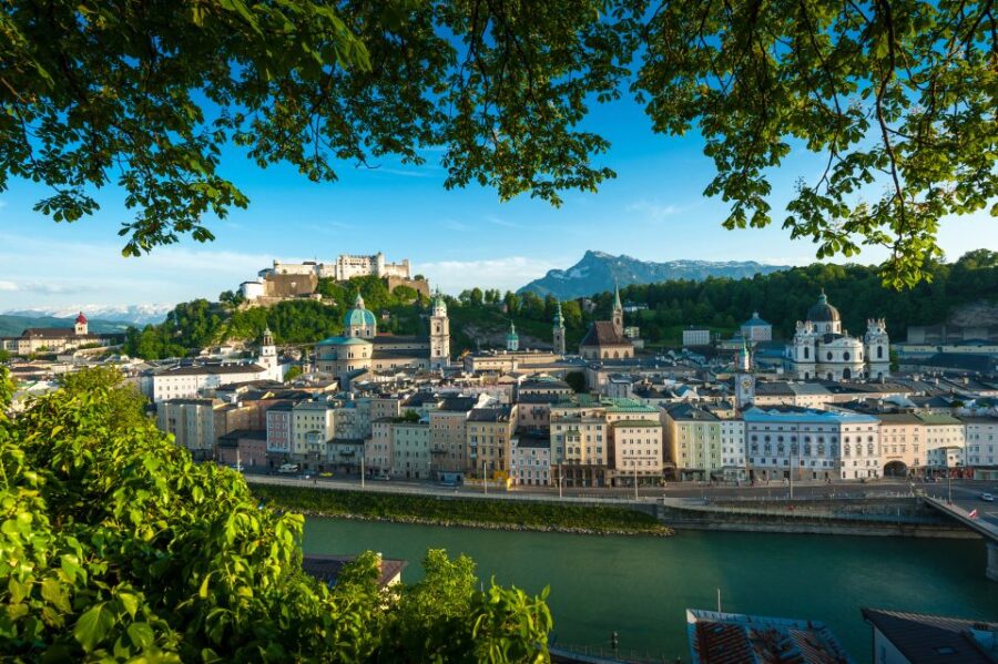 Salzburg: Hop-on Hop-off City Tour - Starting Point at Thaddaeus Ropac Salzburg