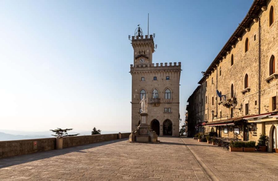 San Marino: Private Historical City Center Walking Tour - Visiting the Heart of San Marino at Piazza della Libertà