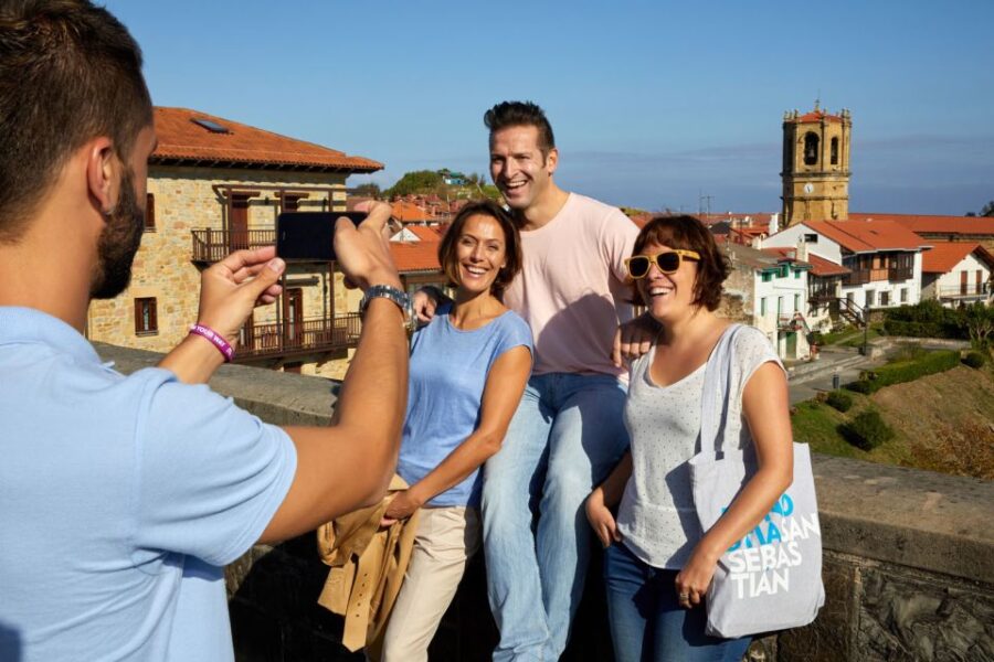 San Sebastian & Basque Coast Tour From Pamplona - San Sebastián’s Iconic La Concha Bay and City Walks